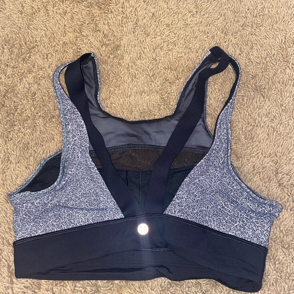Size 4-6 lululemon sports bra
